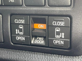 【両側パワースライドドア】スマートキーや運転席のスイッチで後席両側スライドドアの開閉が可能♪電動だから力を入れてドアを開ける必要が無く、小さなお子様でも簡単に開け閉めでき快適です♪