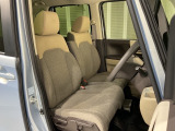 乗降がしやすい運転席。高さが調節できて小柄な方でもベストポジションをとることができます。