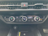 運転席と助手席はシートヒーター装備!エアコンに比べて暖まるスピードが速いので冬でも快適に過ごせます。冷え症で悩まれている方にも◎また、エアコンに比べて車内の空気が乾燥しにくいのも、嬉しいポイントです!