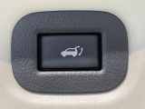 【パワーバックドア】スマートキーや運転席のボタンを押すだけでリアゲートが自動で開閉します!荷物を持っている時や、高い位置にあるバックドアを閉める際に便利な機能です♪