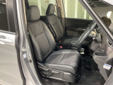 乗降がしやすい運転席。高さが調節できて小柄な方でもベストポジションをとることができます。