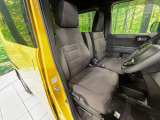 運転席シート廻りは使用感も少なく、良好な状態となっています。丁寧に使われていたことがよくわかりますね。
