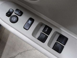 運転席から左右のドアミラーの開閉が可能です♪駐車場でのドアミラーの折り畳みが簡単です♪