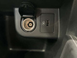 シュガーソケット・USB充電口がついているので様々な電子機器の充電に対応できます!充電を気にしなくていいのでロングドライブの際にストレスレス!