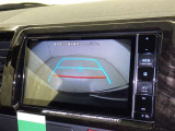 バックモニターも装備しております。バックギアに入れるとナビ画面に車の後方が映し出されます。これで後方確認も安心!