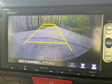 【バックカメラ】駐車時に後方がリアルタイム映像で確認できます。大型商業施設や立体駐車場での駐車時や、夜間のバック時に大活躍!運転スキルに関わらず、今や必須となった装備のひとつです!