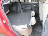 シートを倒すとより多く荷物が積めます。