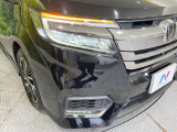 【LEDヘッドライト】悪天候や夜間走行時も良好な視界を確保し安心して運転できる高輝度LEDヘッドライトを装備!点灯速度が早く、消費電力も抑えられています。