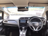 【前方視界】開放的な前方視界!運転がしやすく疲れにくいです♪窓が大きく、見通しがとっても良いおクルマですよ♪