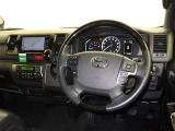 運転の際、常に目にする部分だけにシックで飽きのこないデザインが良いですね。