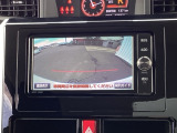 3ビュー切り替えやガイド線表示のバックカメラで、バックでの車庫入れも安心です。