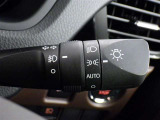 【オートライト】車外の明るさに応じて、自動的にライトの点灯・消灯をしてくれます。