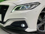 【LEDヘッドライト】悪天候や夜間走行時も良好な視界を確保し安心して運転できる高輝度LEDヘッドライトを装備!点灯速度が早く、消費電力も抑えられています。
