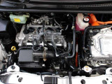 エンジンとモーターが協調して走る先進のハイブリッドシステム。地球環境に優しいパワーユニットです!