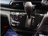 【車屋】として、長く車業界に従事した経験豊富なスタッフが在籍しております。