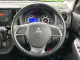 インテリアに合わせたデザインのステアリングは、運転される方のことも考え、運転しやすい形状、大きさです。是非一度、実際に触ってお確かめください。