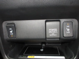 運転席&助手席シートヒーターが付いてます。寒い冬でもスイッチONで座面をあたたかくして、ドライブをさらに快適にしてくれます。HIとLOの2段階に温度設定が可能です。