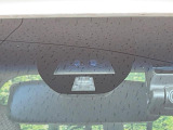 【シティブレーキアクティブシステム】低速走行中に前方の車両等を認識し、衝突しそうな時は警報とブレーキで衝突回避と被害軽減をアシスト。より安全にドライブをお楽しみいただけます。
