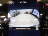 ■後方の映像を車内の11.6インチディスプレイに表示。駐車や車庫入れ時にドライバーの視界をサポートし、見えにくいエリアの安全確認を容易にします。狭いスペースでも安心して操作できる頼れる機能です。