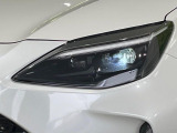 【LEDヘッドライト】悪天候や夜間走行時も良好な視界を確保し安心して運転できる高輝度LEDヘッドライトを装備!点灯速度が早く、消費電力も抑えられています。