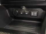 運転席・助手席シートヒーターです。座面と背もたれにヒーターが内蔵されているので、身体を直接温めることができます。寒さの厳しい時も快適に過ごせます。