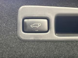 【パワーバックドア】スマートキーや運転席のボタンを押すだけでリアゲートが自動で開閉します!荷物を持っている時や、高い位置にあるバックドアを閉める際に便利な機能です♪