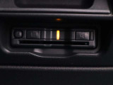 ETCももちろん搭載。いちいち料金所で停車する必要なんて当然ないです。スムーズにストレスなくドライブをお楽しみください。(※支払総額にセットアップ費用は含まれておりません。)