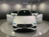 フロントグリル中央に大きく輝くスリーポインテッドスター。メルセデスベンツならではのステータスを強く感じる事ができます