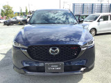 マツダのミドルクラスSUV『CX-5』魂動デザインとスカイアクティブ技術をフル搭載した初代モデルが発売され、2017年にはさらに洗練された力強い魂動デザインに進化した2代目にモデルチェンジしました。