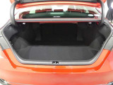 【電動シート】運転位置の調整はスイッチ操作だけ!微調整もできますよ。