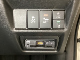 Hondaセンシング用の、VSA解除とレーンキープアシストシステムのメインスイッチなどはハンドルの右側に装備しています。その下にETCがついています。高速道路の料金所の通過も楽々です。