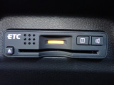■【ETC車載器】が装備されています。セットアップをしてお渡しとなり、ETCカードを差し込むだけで高速道路の利用が可能です。