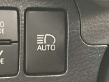 対向車がいないとき、見通しの悪い道路は暗くて怖いですよね。。。こちらのクルマはオートマチックハイビーム搭載です!対向車の有無で自動でハイ・ロウビームに切り替えます。