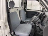 居心地の良い運転席、長く座ってられるリラックスできるデザインがいいですね。