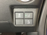 Hondaセンシング用の、VSA(ABS+TCS+横滑り抑制)解除とレーンキープアシストシステムのメインスイッチなどはハンドルの右側に装備しています。