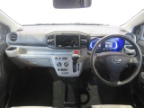 運転のしやすさを最優先に考えられた運転席。よく使う物が手を伸ばせばすぐ届く。
