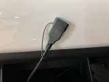 ナビに繋がるUSB端子!USBで接続したスマホなどに入っている音楽を聴いたりなど出来ますよ♪