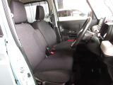 運転席シートも綺麗です☆