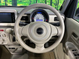 インテリアに合わせたデザインのステアリングは、運転される方のことも考え、運転しやすい形状、大きさです。是非一度、実際に触ってお確かめください。