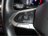 ◆クルーズコントロールにレーダーセンサーを組み合わせ、先行車を測定し設定されたスピードを上限に自動で加減速を行います。一定の車間距離を維持することで、長距離走行でのドライバーの疲労を低減させます。