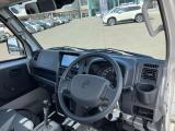 運転席まわりです。細かいオプションなど、気になるところがあればお気軽にメールやお電話等でお問合せください。