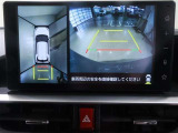 パノラミックビューモニター付きです。車両を上から見たような映像をディスプレイオーディオ画面に表示。運転席からの目視だけでは見にくい、車両周辺の状況をリアルタイムでしっかり確認できます。