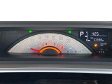 センターメーターを採用しております^^視線の移動が少なく、より安全な運転ができますね!