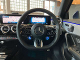 操作しやすいスポーツステアリングです