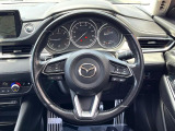【純正革巻きステアリング】上質な革を使用することで、手にしっかり馴染みとても運転しやすいハンドルです♪