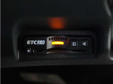 ◆ETC2.0装着◆進化したドライブ体験。料金収受システムだけだったETCが生まれ変わって、高速道路を賢く使うETC2.0に進化しました。多彩な情報サービスが便利で快適なドライブ体験を提供します。