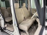 乗降がしやすい運転席。適度な硬さがありますので、長距離運転の疲れを軽減してくれます。