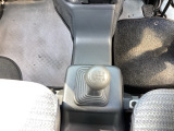 自社整備工場で点検整備をおこなってからお渡ししています。車検が残っている場合は『12ヶ月点検整備』を、車検整備付きの場合は『車検整備』をおこないます。整備費用は車両本体価格に含まれています。