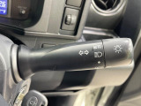 【オートライト】周りの明るさに応じて自動でヘッドライトの点灯・消灯ができる機能です!ライトの付け忘れ・消し忘れなどが無くなり、雨の日や夕方の走行も安心!トンネル通過時も便利ですね♪