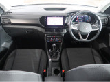 シンプルなデザインと一目でわかるスイッチの配置はPeoples Car=みんなの車という考えの現れです。各スイッチにはバックライトもついており、夜間でも安全に操作して頂けます。